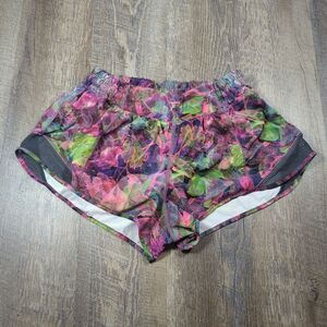 Lululemon Hotty Hot Low-Rise Lined Shorts 2.5" Vivid Floral Multi Women’s Size 8